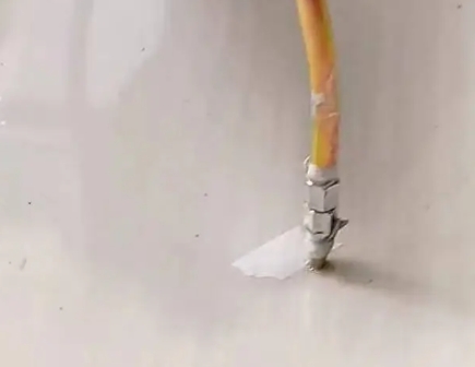 辰溪瓷砖空鼓维修公司专业解答在瓷砖铺贴过程中，如果使用的砂料过粗（如全部使用了粗砂），可能会导致以下问题