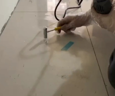 辰溪瓷砖开裂维修公司专业分享瓷砖在铺贴前如果没有沥干水分，将会导致以下问题